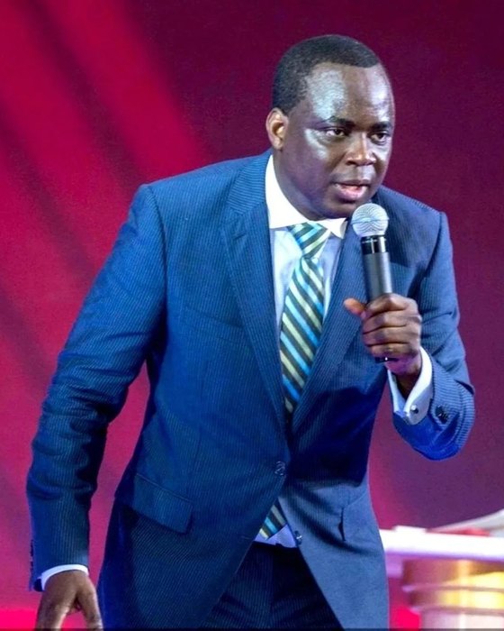 Dr. Gregory Lan Ijiwola speaking